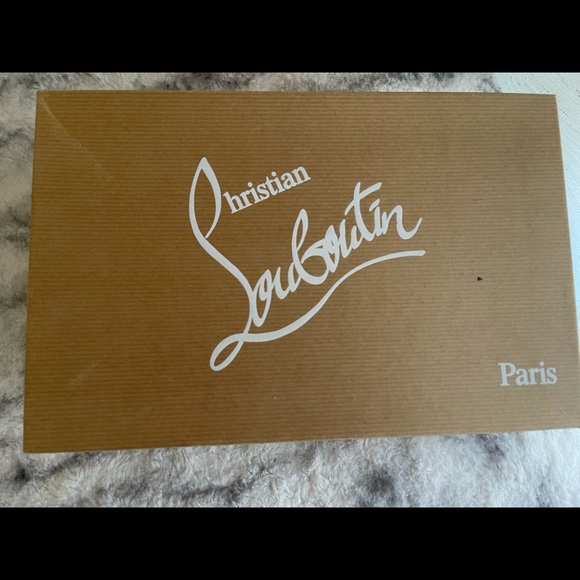 Beautiful simple nice heels. - Picture 2 of 11